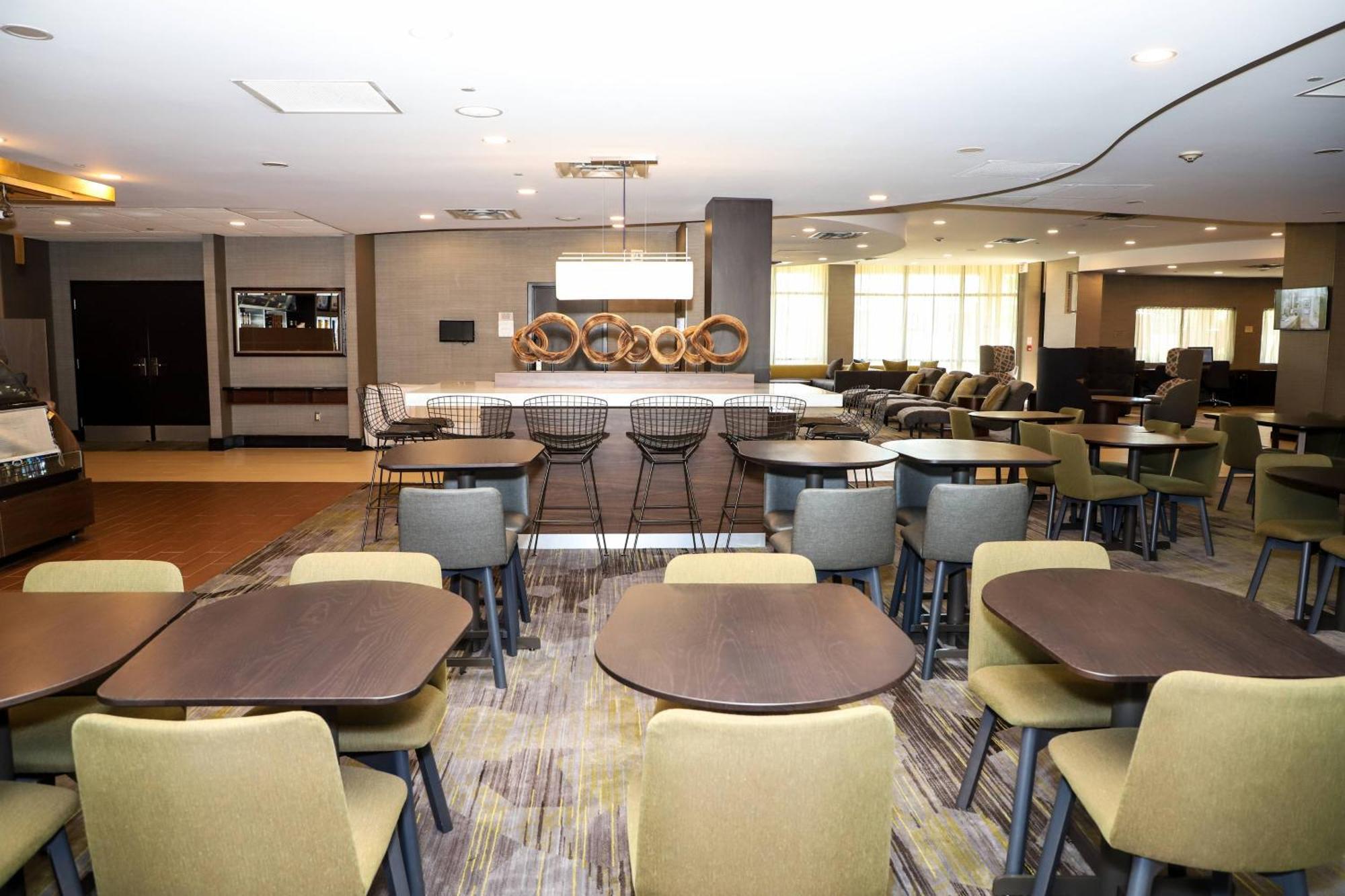 Courtyard By Marriott Toronto Brampton Hotel Exterior photo
