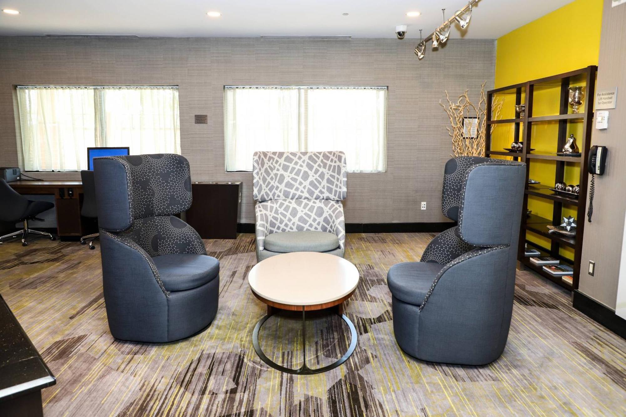 Courtyard By Marriott Toronto Brampton Hotel Exterior photo