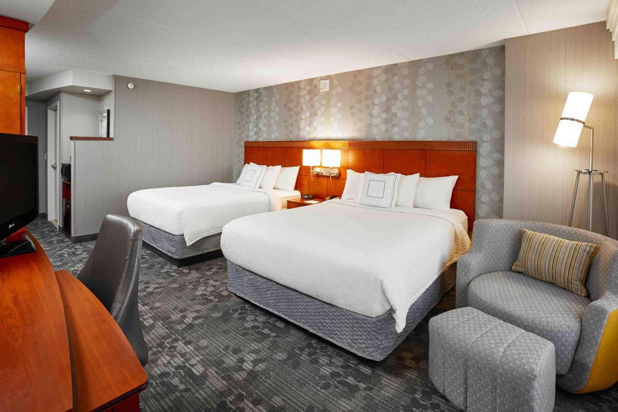 Courtyard By Marriott Toronto Brampton Hotel Exterior photo
