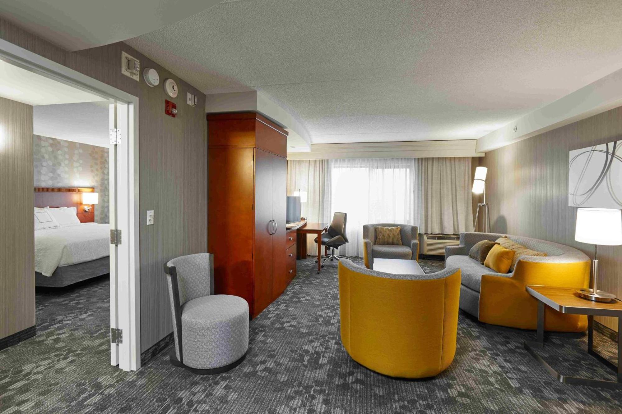 Courtyard By Marriott Toronto Brampton Hotel Exterior photo