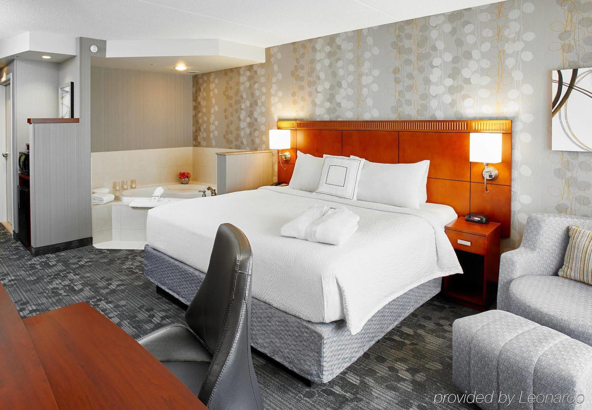 Courtyard By Marriott Toronto Brampton Hotel Exterior photo